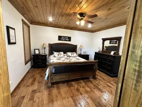 Bedroom - 4471 County Road 323, Thayer, MO 65791 photo 2 of 7