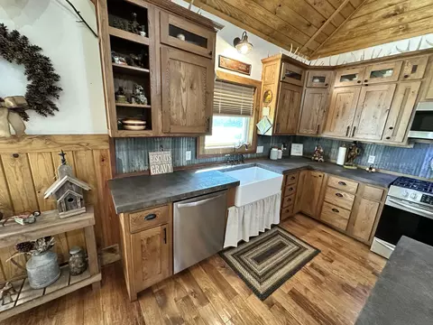 Kitchen - 4471 County Road 323, Thayer, MO 65791 photo 4 of 5