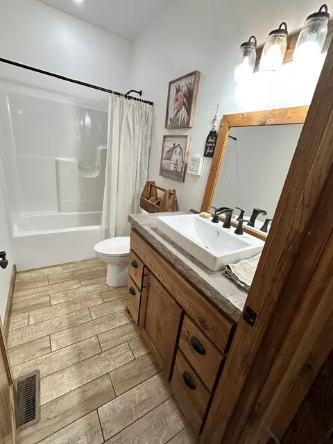 Bath - 4471 County Road 323, Thayer, MO 65791 photo 4 of 6