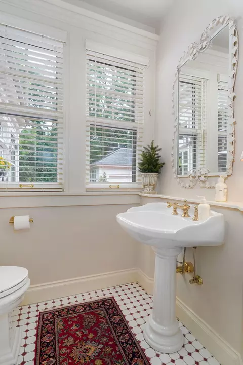 Bath - 1463 E Meadowmere St, Springfield, MO 65804 photo 1 of 10