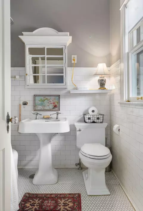 Bath - 1463 E Meadowmere St, Springfield, MO 65804 photo 7 of 10