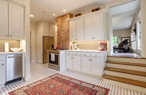 Kitchen - 1463 E Meadowmere St, Springfield, MO 65804 photo 3 of 7