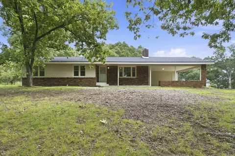 18555 State Highway 32, Stockton, MO 65785