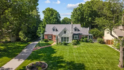 1645 E Meadowmere St, Springfield, MO 65804