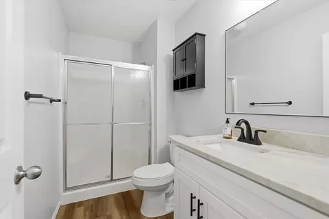 Bath - 2311 W Roxbury St, Springfield, MO 65807 photo 2 of 2
