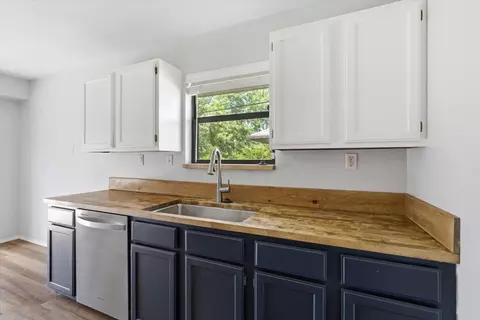 Kitchen - 2311 W Roxbury St, Springfield, MO 65807 photo 2 of 3