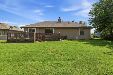 Exterior - 2311 W Roxbury St, Springfield, MO 65807 photo 5 of 7