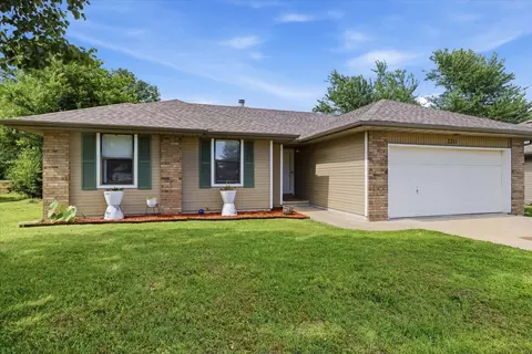 Exterior - 2311 W Roxbury St, Springfield, MO 65807 photo 2 of 7