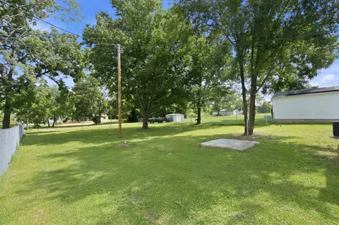 Exterior - 119 E Pearl St, Aurora, MO 65605 photo 3 of 9