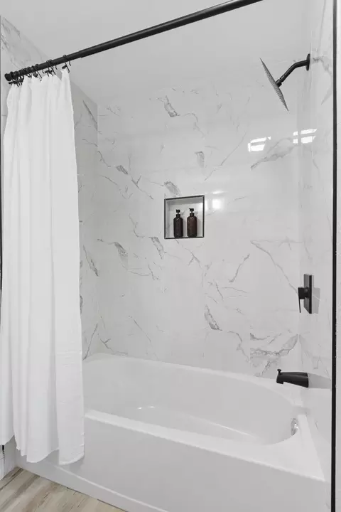 Bath - 119 E Pearl St, Aurora, MO 65605 photo 2 of 2