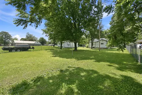 Exterior - 119 E Pearl St, Aurora, MO 65605 photo 7 of 9