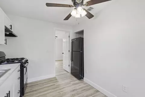Entry Way - 119 E Pearl St, Aurora, MO 65605 photo 3 of 3