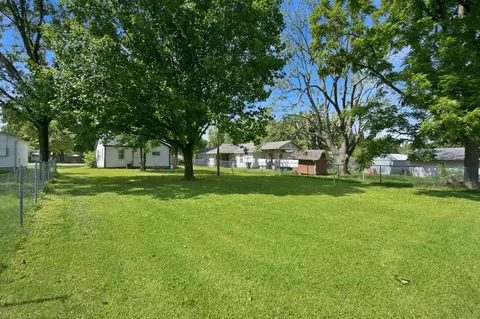 Exterior - 119 E Pearl St, Aurora, MO 65605 photo 8 of 9