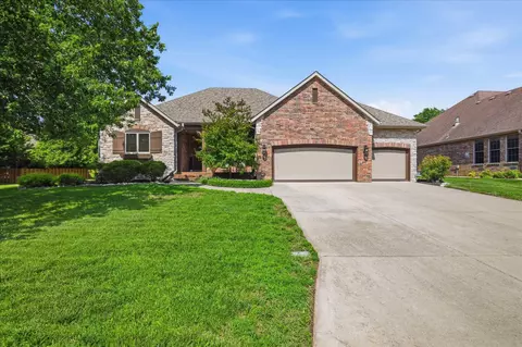6060 S Riverbend Rd, Springfield, MO 65810