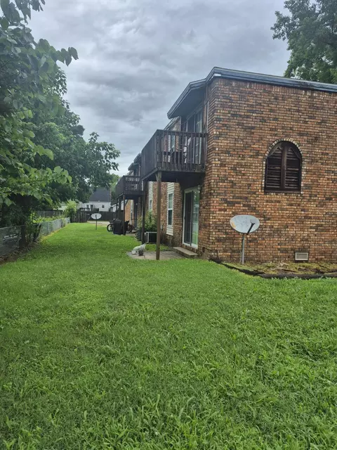 321 W Division St, Mount Vernon, MO 65712 photo 3