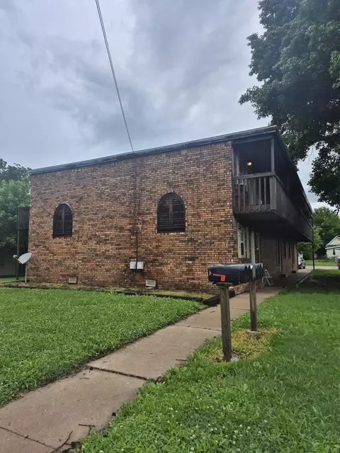 321 W Division St, Mount Vernon, MO 65712 photo 2