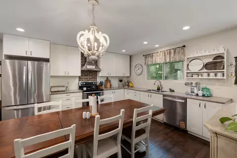 8018 Quiet Oaks Ln, Willard, MO 65781