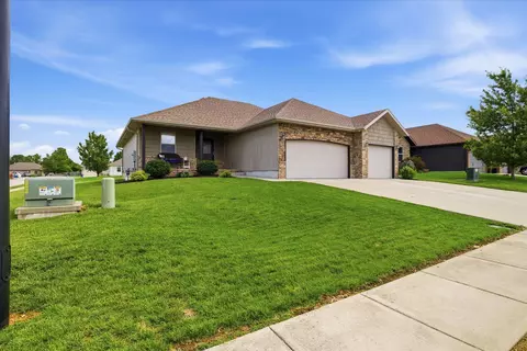 1901 E Costa Mesa Ct, Ozark, MO 65721