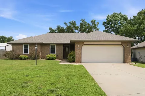 611 E Marian Ct, Nixa, MO 65714
