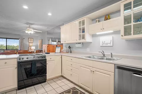 Kitchen - 193 Avondale Dr #10, Branson, MO 65616 photo 2 of 2