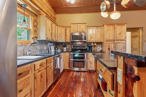 Kitchen - 26429 Kings River Rd, Shell Knob, MO 65747 photo 2 of 2