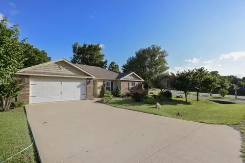 112 E Marion Ln, Kirbyville, MO 65679
