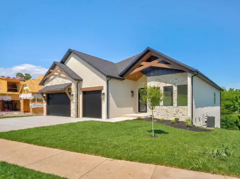 5978 S Clay Ave, Springfield, MO 65810