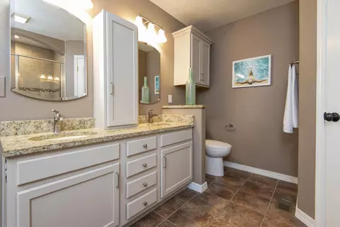 Bath - 5306 N 12th Ave, Ozark, MO 65721 photo 2 of 5