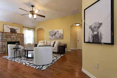 Living - 5306 N 12th Ave, Ozark, MO 65721 photo 3 of 4