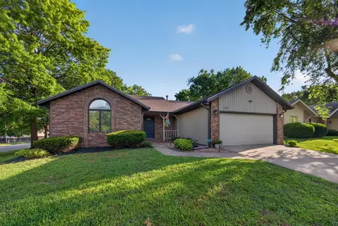 1543 W Whiteside St, Springfield, MO 65807