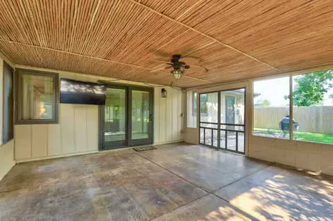 Exterior - 3615 S Parkhill Ave, Springfield, MO 65807 photo 4 of 12