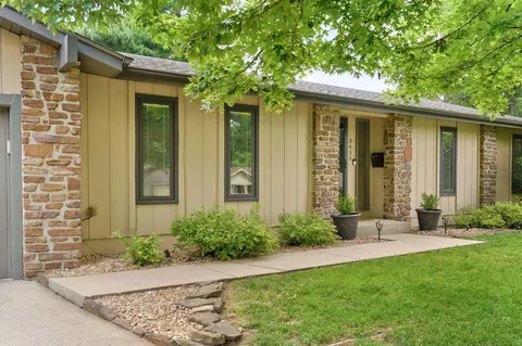 Exterior - 3615 S Parkhill Ave, Springfield, MO 65807 photo 2 of 12