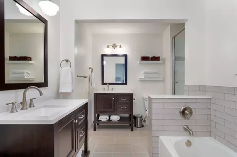 Bath - 3615 S Parkhill Ave, Springfield, MO 65807 photo 1 of 6