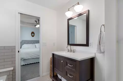 Bath - 3615 S Parkhill Ave, Springfield, MO 65807 photo 3 of 6