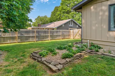 Exterior - 3615 S Parkhill Ave, Springfield, MO 65807 photo 7 of 12