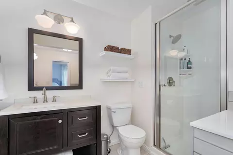 Bath - 3615 S Parkhill Ave, Springfield, MO 65807 photo 2 of 6