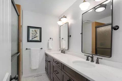 Bath - 3615 S Parkhill Ave, Springfield, MO 65807 photo 5 of 6