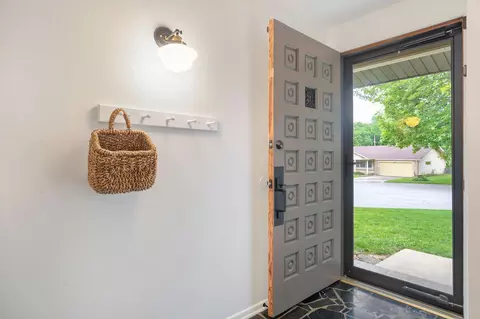 Entry Way - 3615 S Parkhill Ave, Springfield, MO 65807 photo 1 of 4