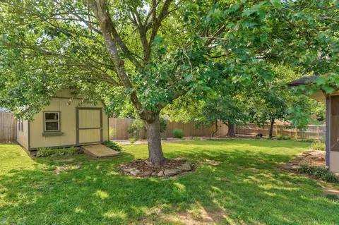 Exterior - 3615 S Parkhill Ave, Springfield, MO 65807 photo 12 of 12