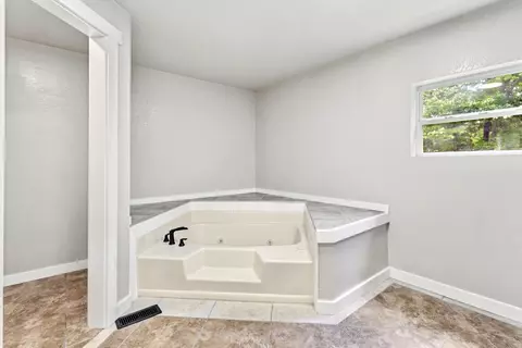 Bath - 2425 Farm Road 2130, Exeter, MO 65647 photo 2 of 4