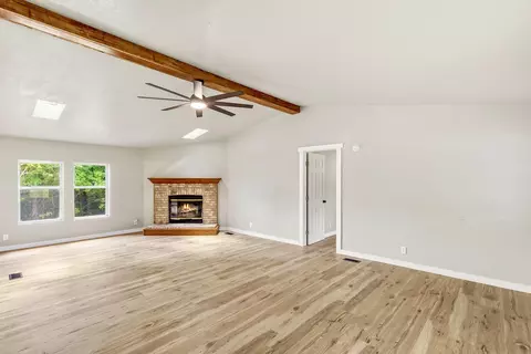 Living - 2425 Farm Road 2130, Exeter, MO 65647 photo 3 of 5