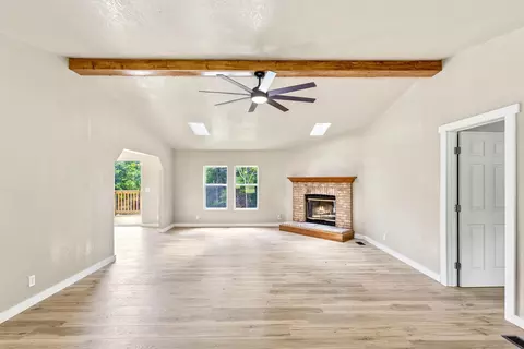 Living - 2425 Farm Road 2130, Exeter, MO 65647 photo 2 of 5