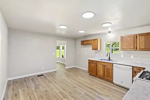 Kitchen - 2425 Farm Road 2130, Exeter, MO 65647 photo 4 of 4