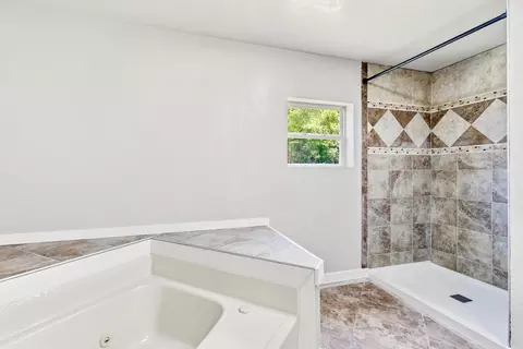Bath - 2425 Farm Road 2130, Exeter, MO 65647 photo 3 of 4