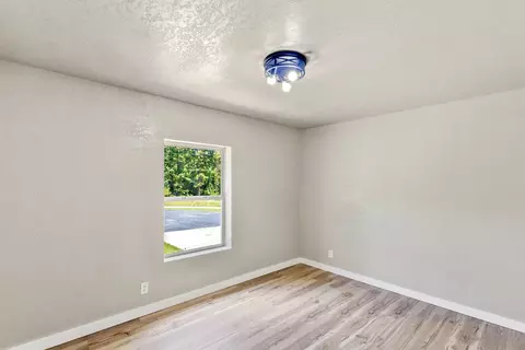 Bedroom - 2425 Farm Road 2130, Exeter, MO 65647 photo 1 of 1