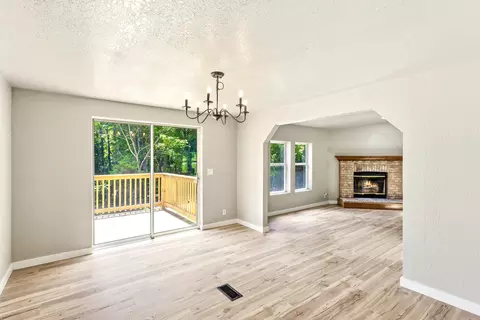 Living - 2425 Farm Road 2130, Exeter, MO 65647 photo 5 of 5