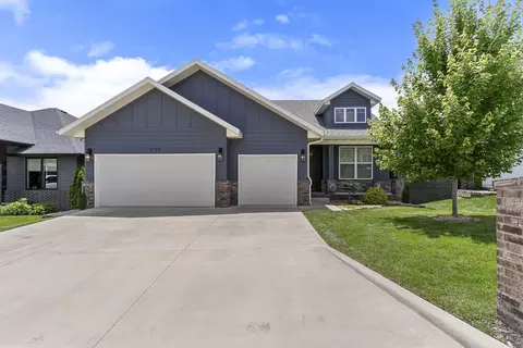 3722 E Hutcheson Ave, Springfield, MO 65802