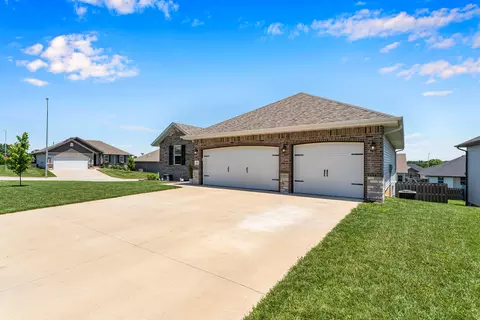 808 S Ridgemont Dr, Nixa, MO 65714