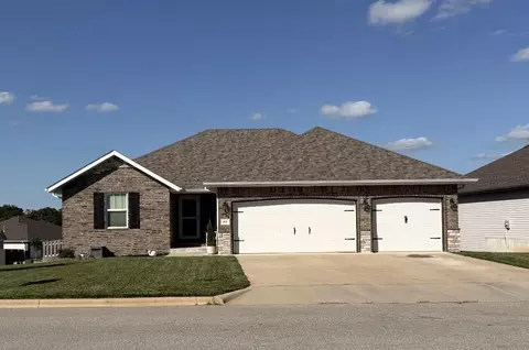 808 S Ridgemont Dr, Nixa, MO 65714