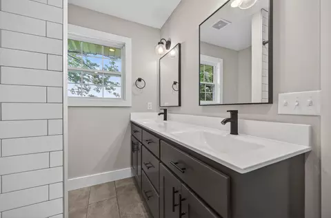 Bath - 142 Danalia Dr, Marshfield, MO 65706 photo 2 of 4